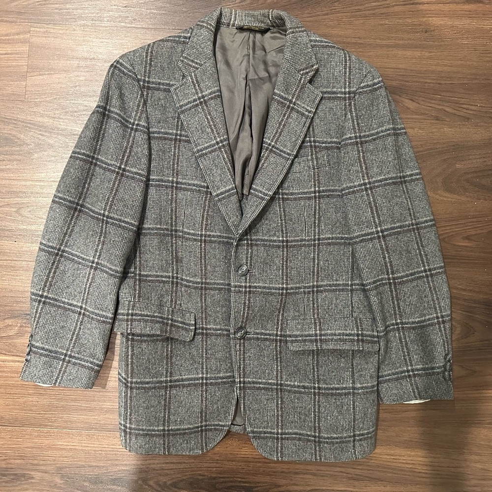 Gray Blazer with Plaid Pattern and Notched Lapel - Picture 4 of 5